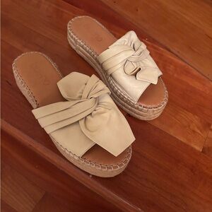 Bueno Tan Bow Platform Slides